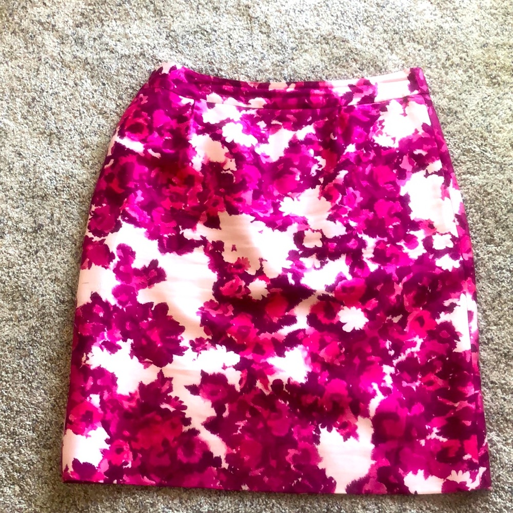 Women’s SZ 8, cotton/silk knee length skirt.